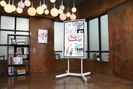 Samsung ra mắt Flip – tablet 55 inch to ngang TV