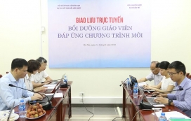 Đang giao lưu trực tuyến 