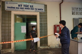 Nhiều trường đại học thông báo khẩn dừng dạy trực tiếp, chuyển sang dạy online