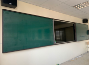 Bảng trượt ngang 2 lớp liền khối kết hợp tivi hoặc bảng tương tác