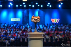 Đường lên đỉnh Olympia đổi luật chơi, nữ sinh đầu tiên giành vòng nguyệt quế