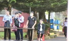 Yêu cầu trường dừng việc kiểm tra tư trang, soát người học sinh