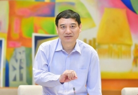 Bộ Giáo dục và Đào tạo có nên biên soạn 1 bộ sách giáo khoa?