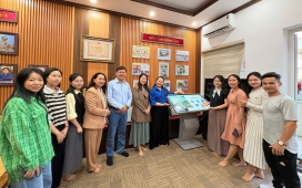 Tùng Việt Communication trao tặng máy KIOSK cảm ứng cho Trường THCS Dịch Vọng nhân dịp kỷ niệm 70 năm thành lập